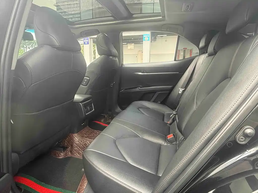 Toyota Camry 2022 — фото 17