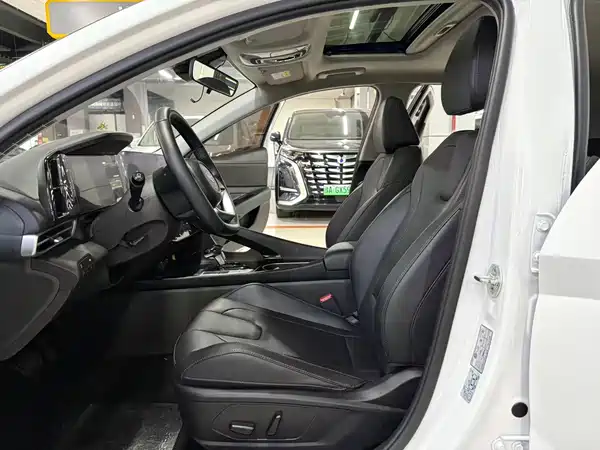 Hyundai Elantra 2023
