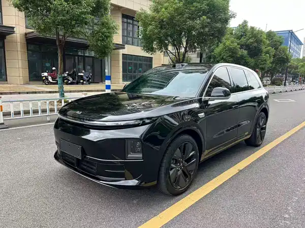 Li Auto L6 2025