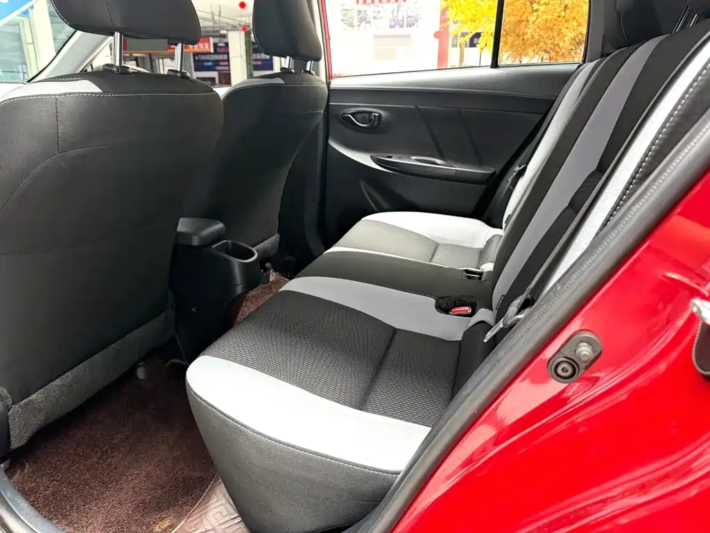 Toyota Yaris L 2022 — фото 9