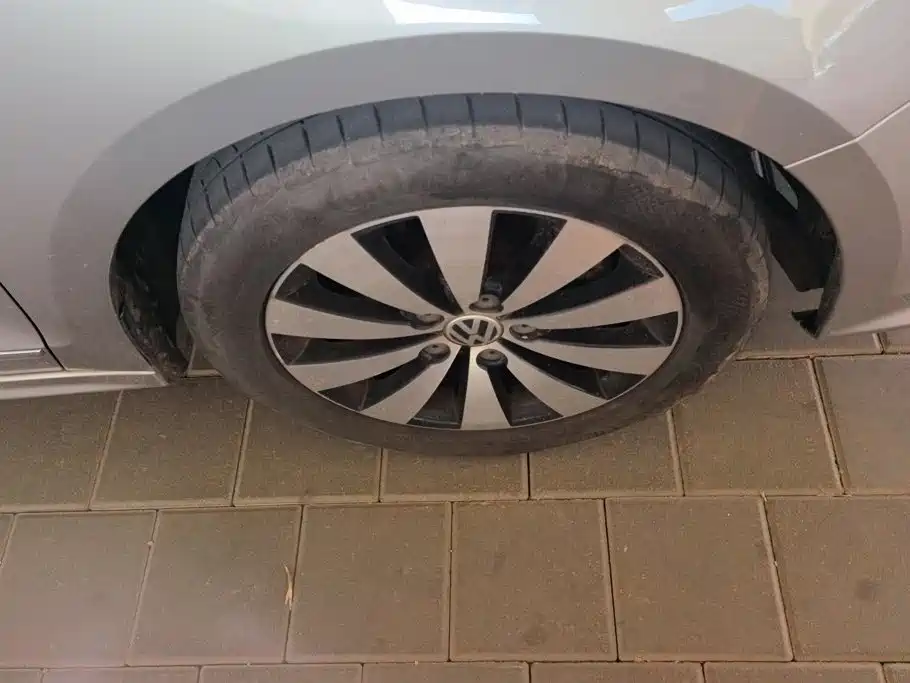 Volkswagen Sagitar 2016