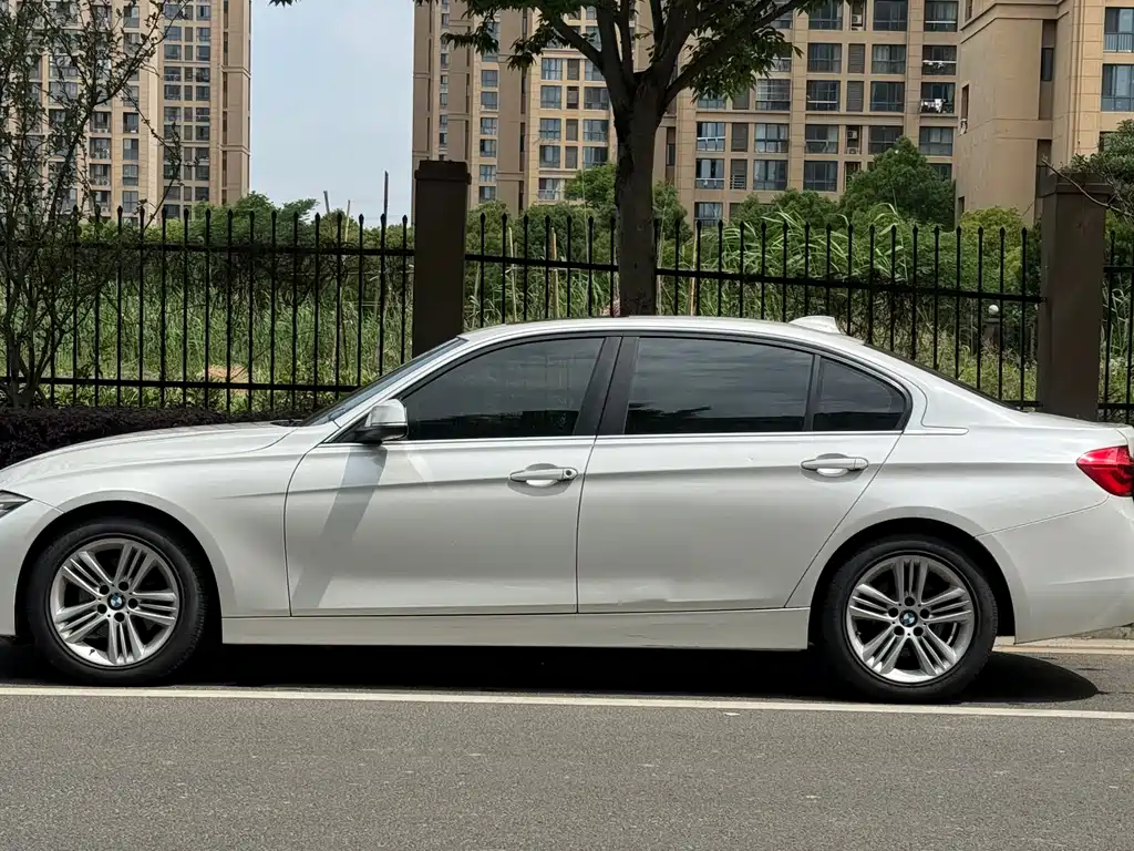 BMW 3 Series 2018 — фото 4