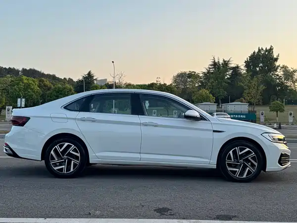 Volkswagen Sagitar 2025