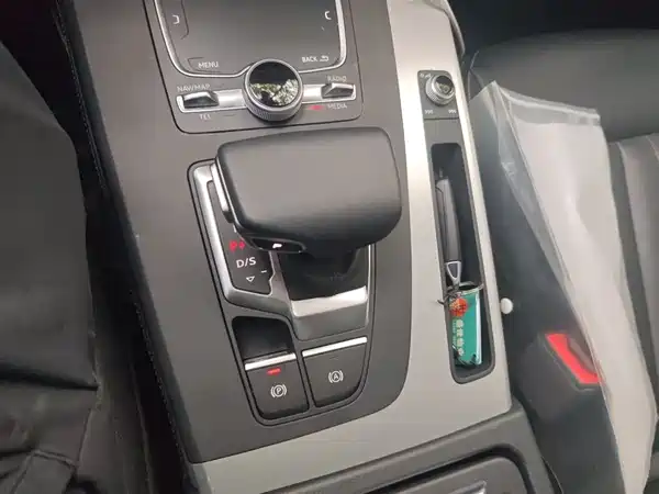 Audi Q5L 2020