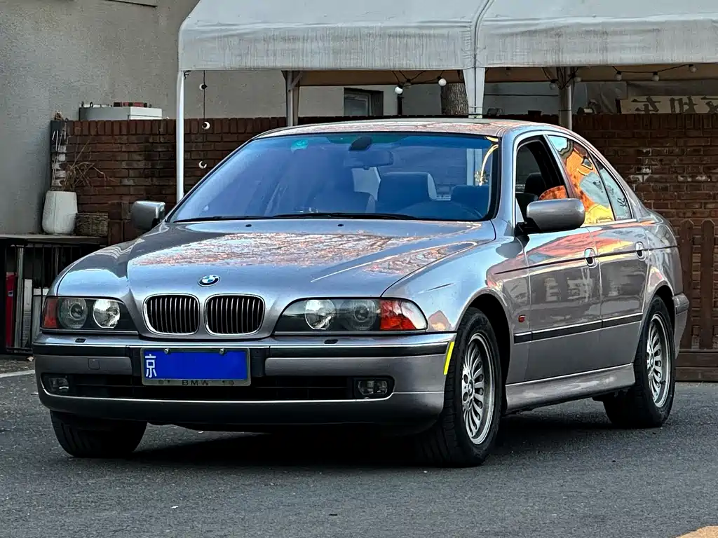 BMW 5 Series 2000 — фото 1