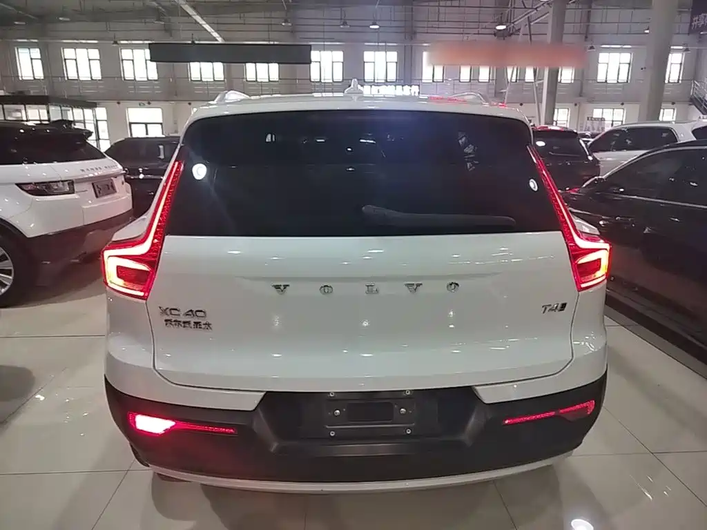 Volvo XC40 2022 — фото 4