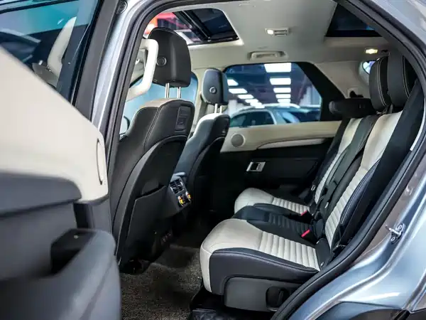 Land Rover Discovery 2021