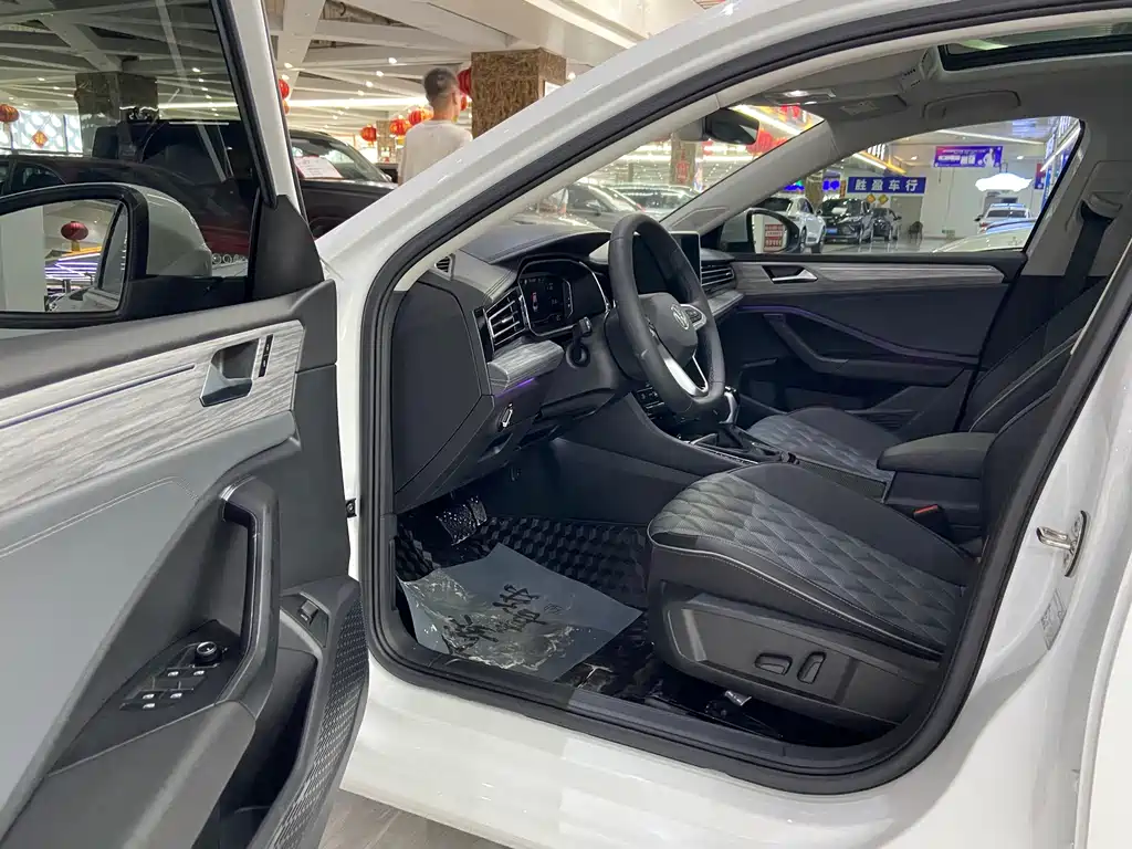 Volkswagen Sagitar 2022