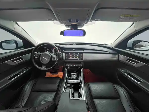 Jaguar XF 2016