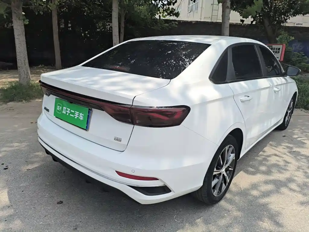 Geely Emgrand 2024