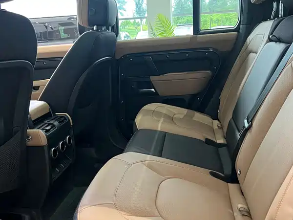 Land Rover Defender 2026