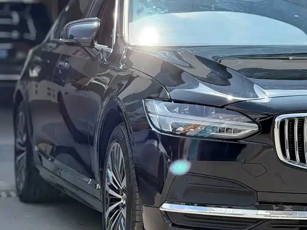 Volvo S90 2025