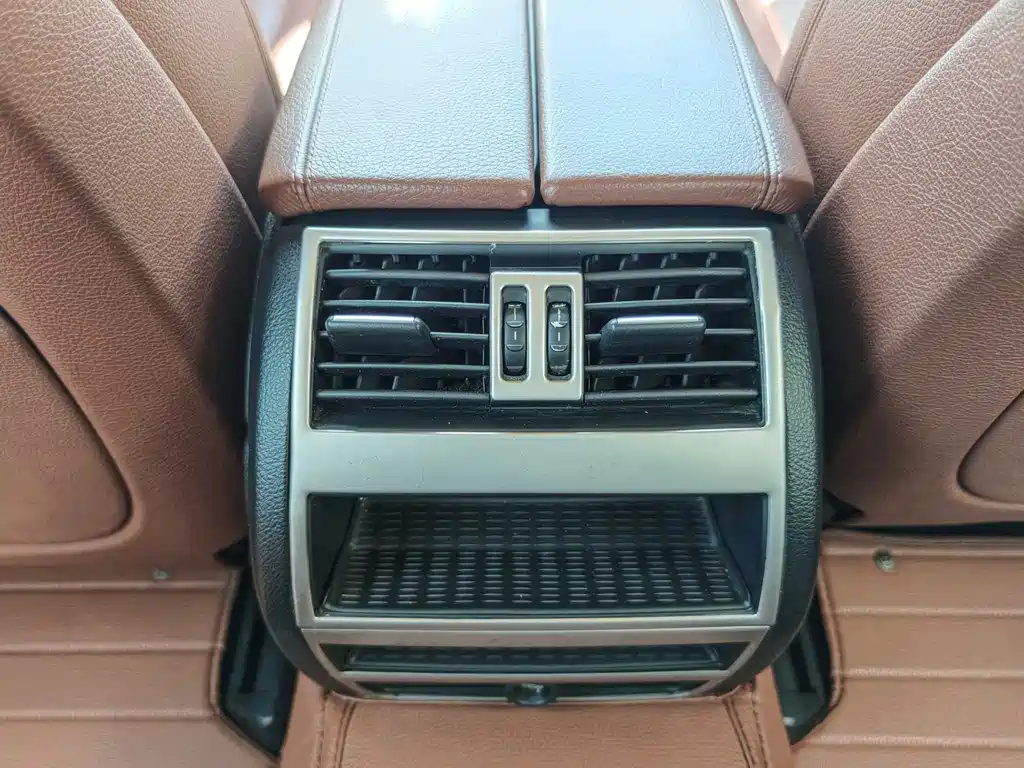BMW 5 Series 2015 — фото 24