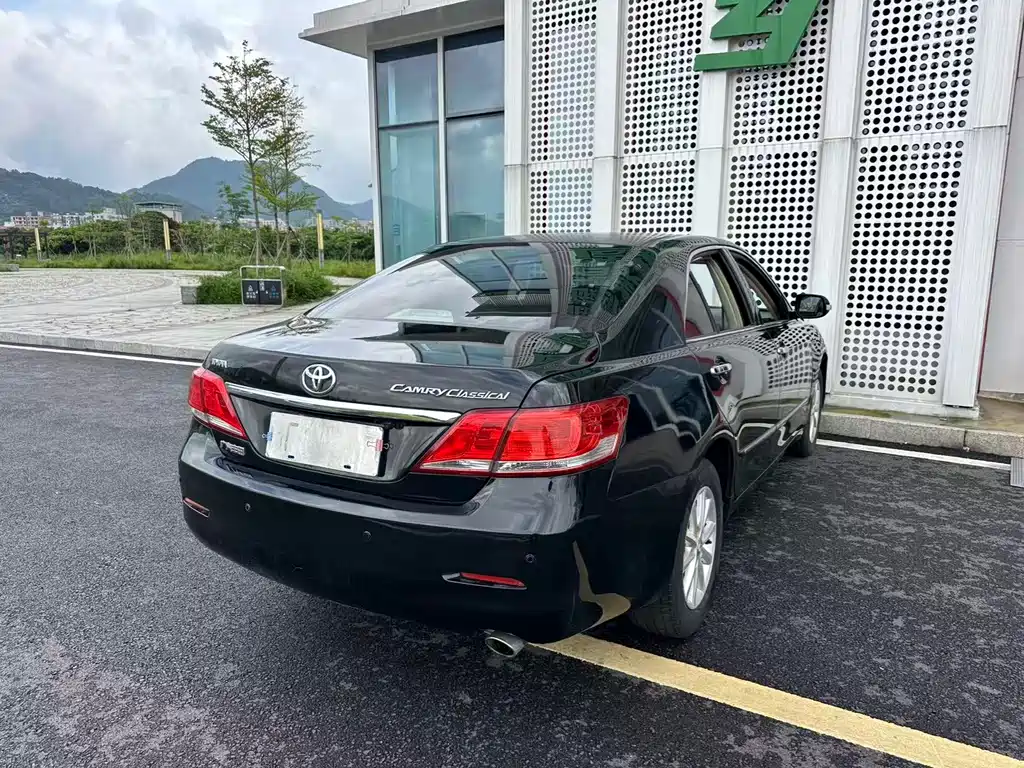 Toyota Camry 2015 — фото 28