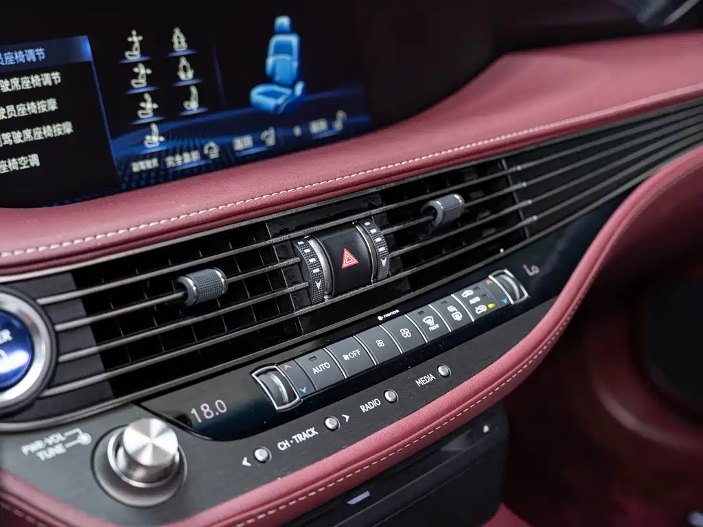 Lexus LS 2019 — фото 17