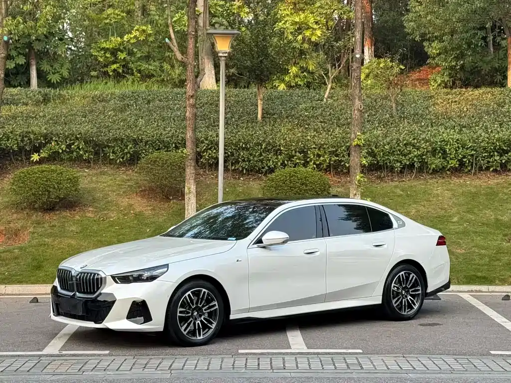 BMW 5 Series 2024