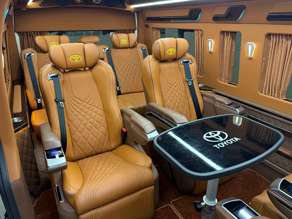 Toyota Hiace 2022 — фото 15