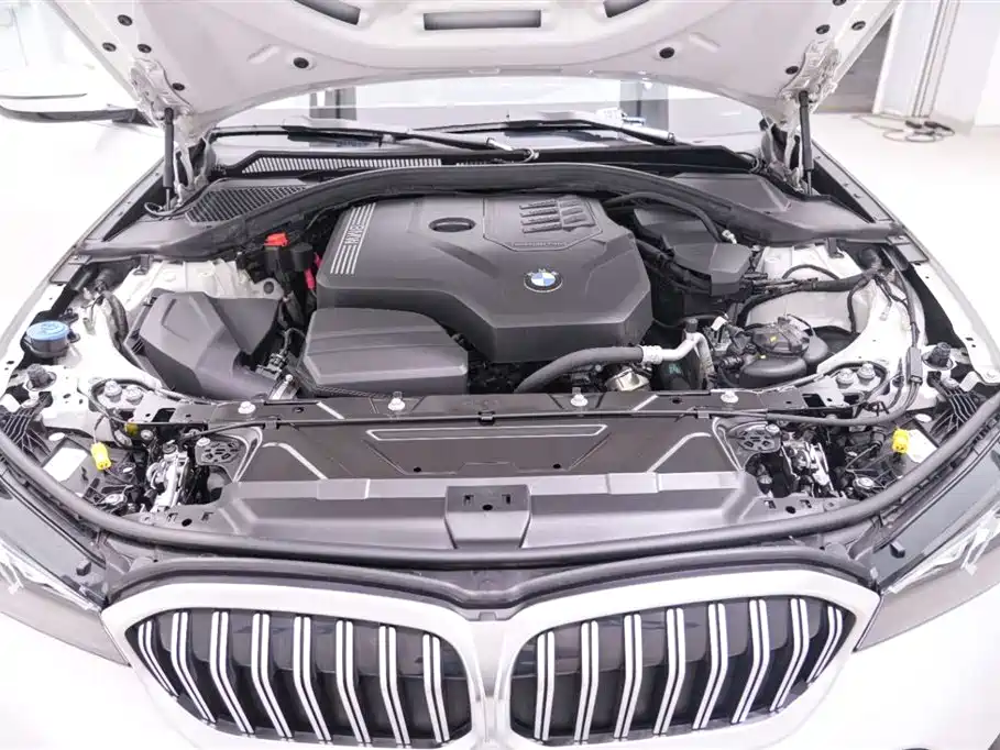 BMW 3 Series 2023 — фото 11
