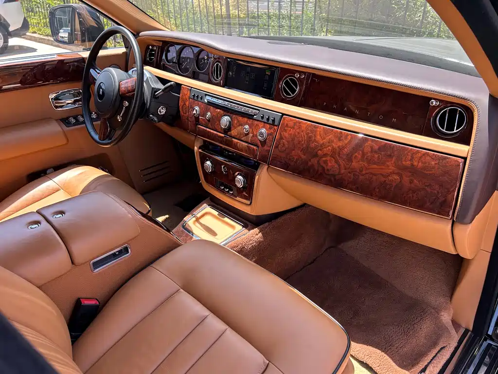 Rolls-Royce Phantom 2015 — фото 10