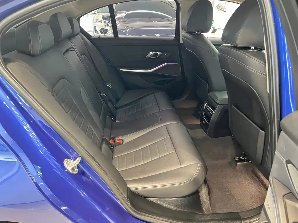 BMW 3 Series 2019 — фото 14