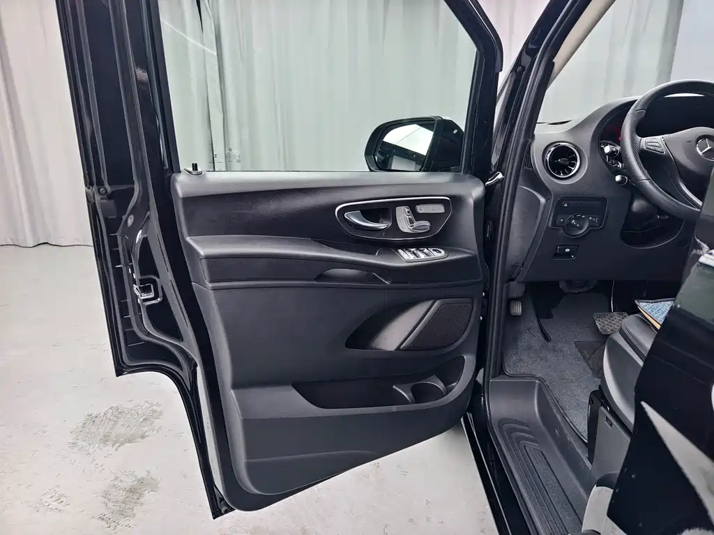 Mercedes-Benz Vito 2023 — фото 7