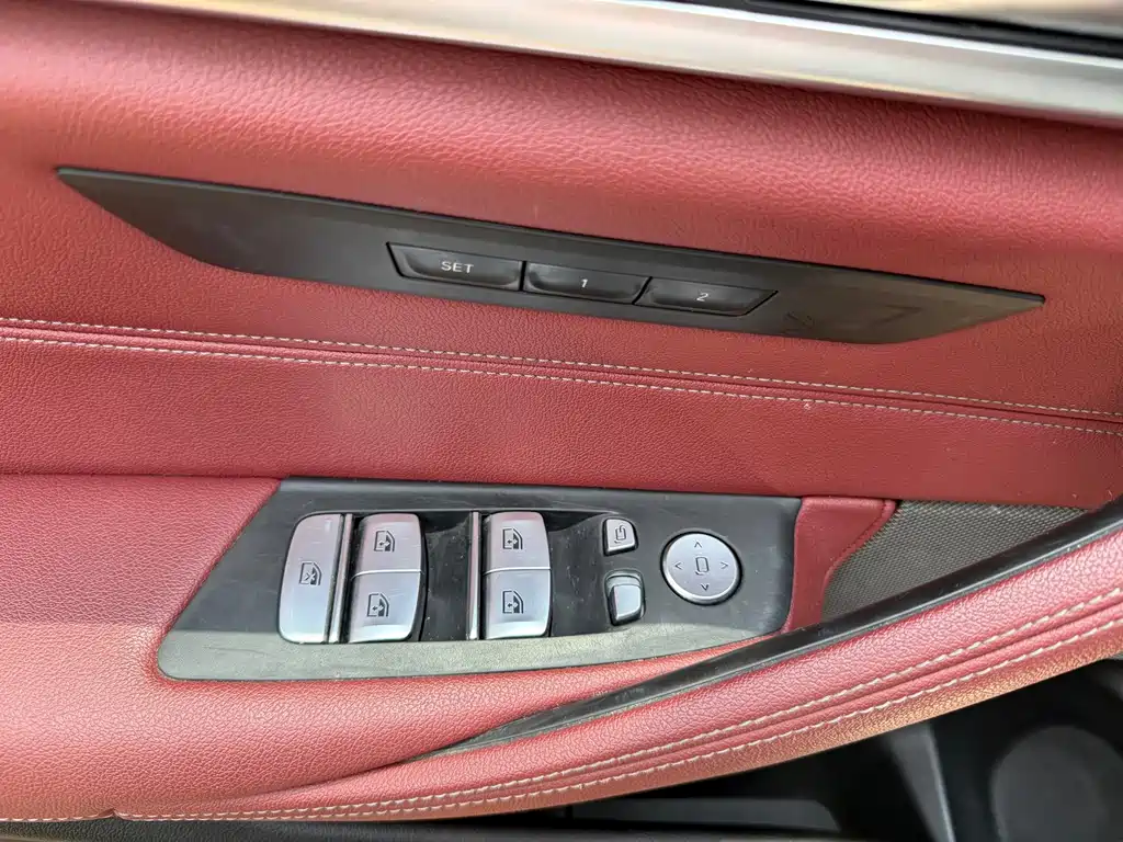 BMW 5 Series 2022 — фото 10