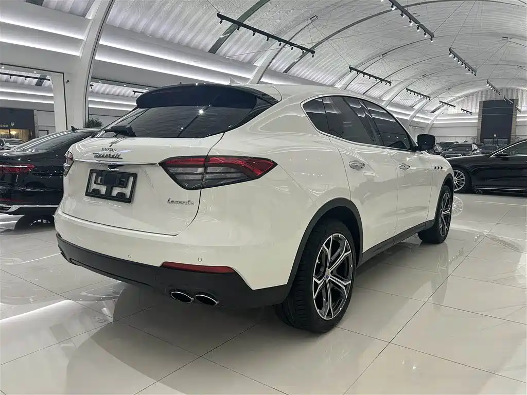 Maserati Levante 2018 — фото 21