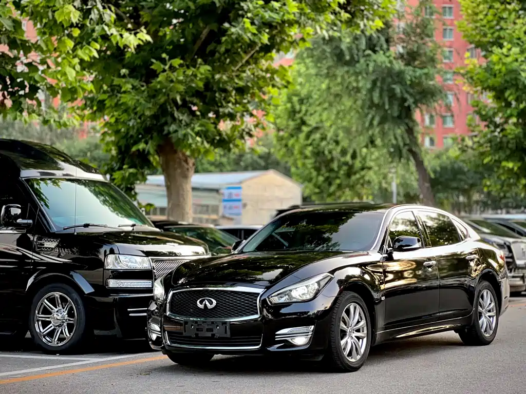 Infiniti Q70 2016 — фото 1