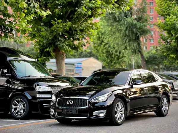 Infiniti Q70 2016