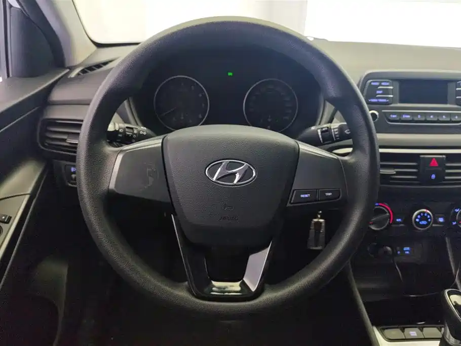 Hyundai Elantra 2019 — фото 15