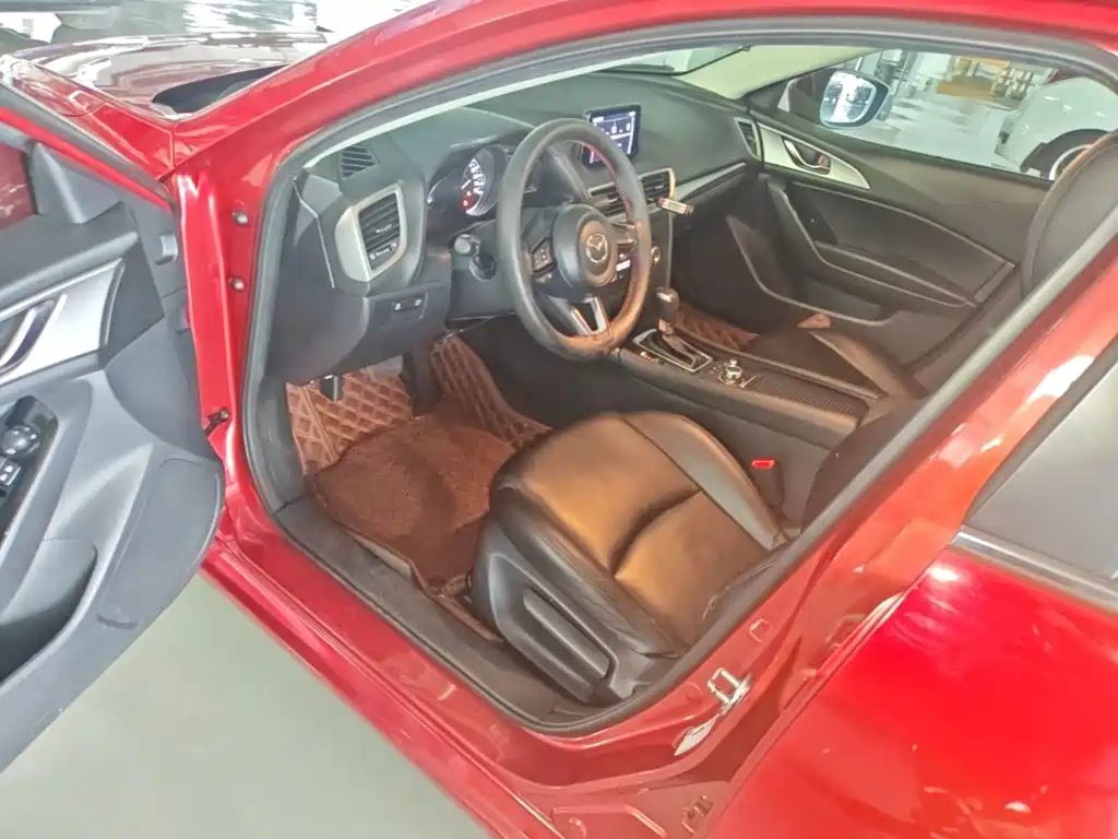 Mazda 3 Axela 2018 — фото 16