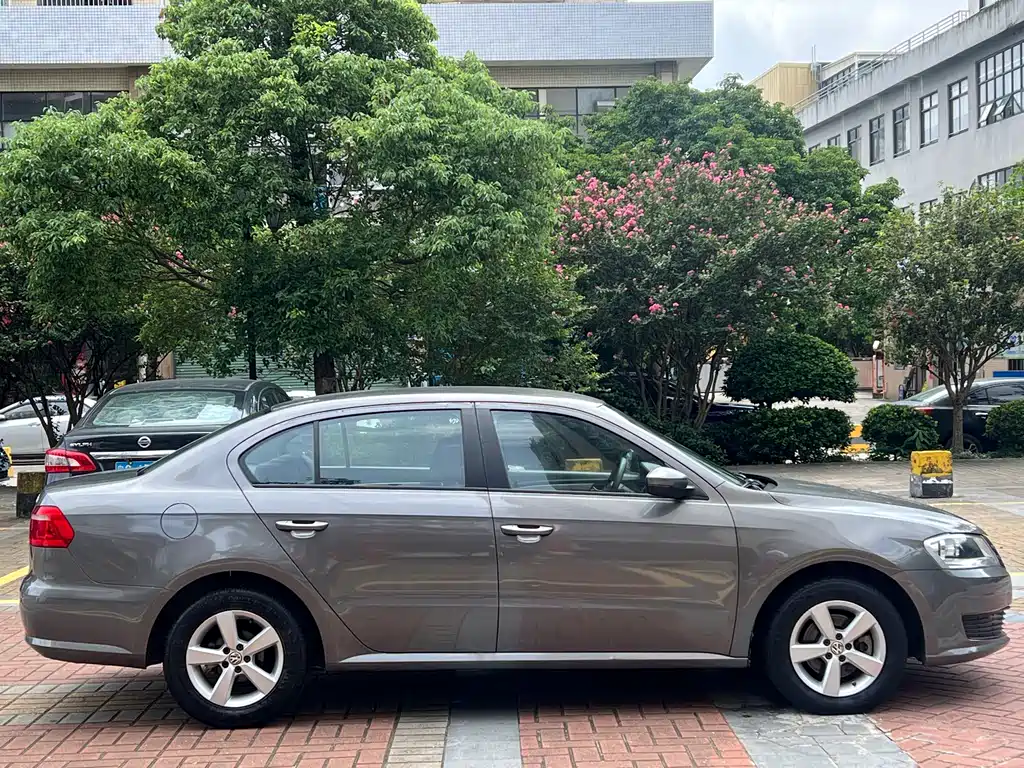 Volkswagen Lavida 2013