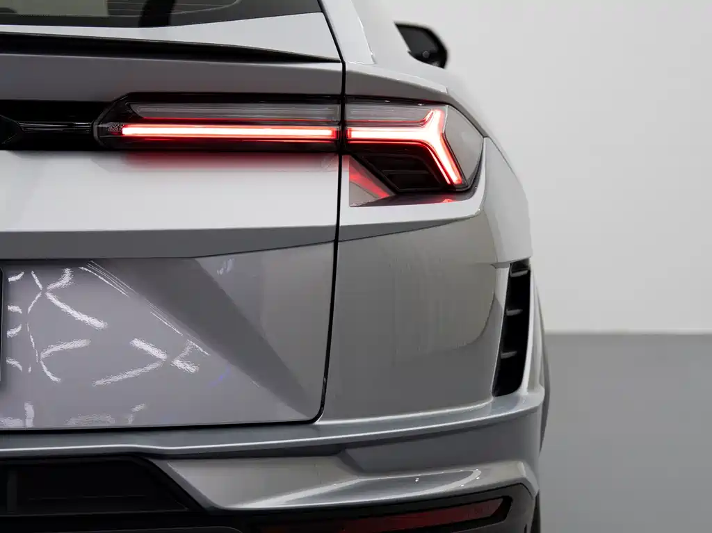 Lamborghini Urus 2024 — фото 16