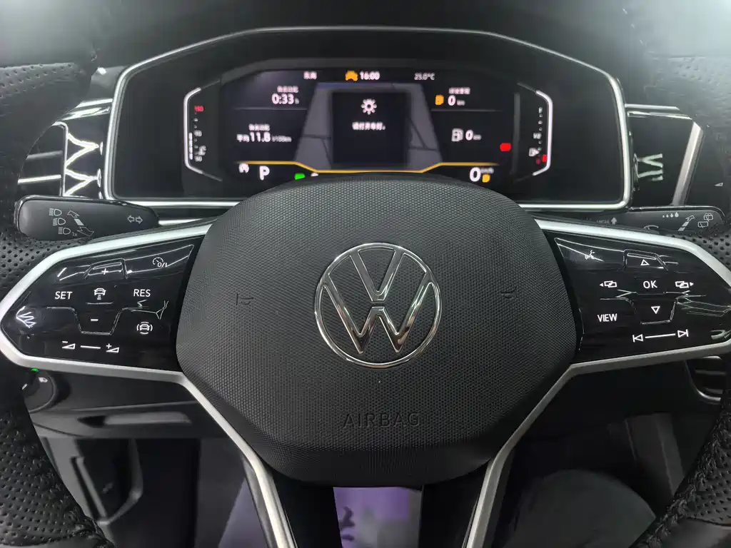 Volkswagen Tiguan L 2023 — фото 21