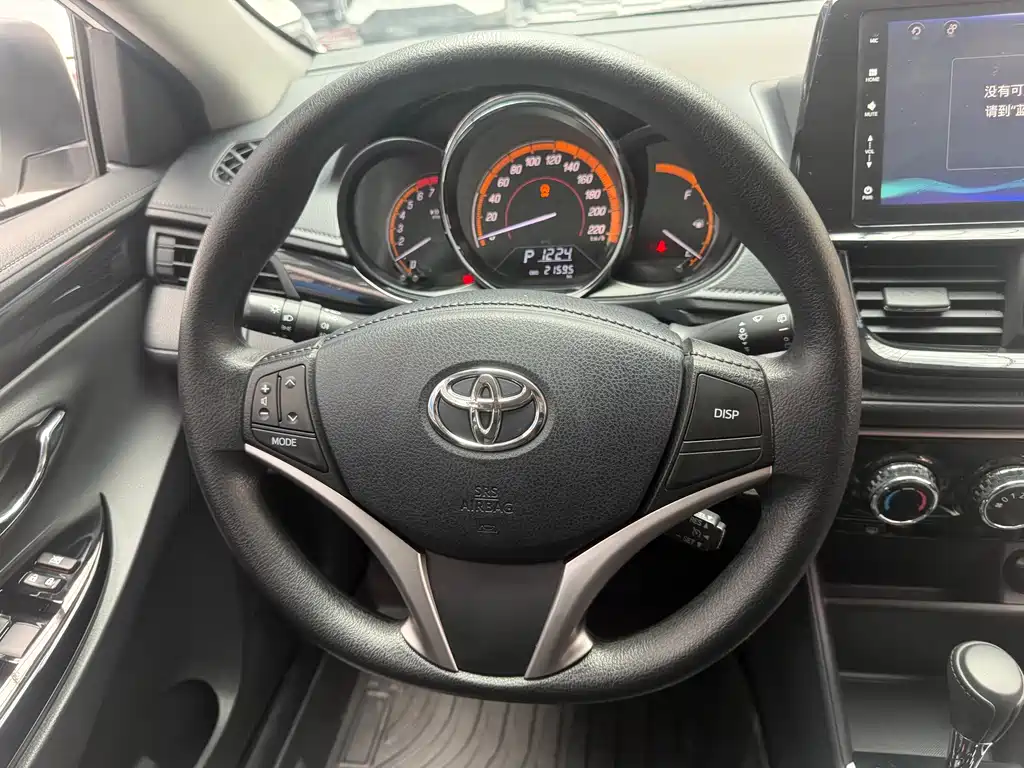 Toyota Yaris L 2022 — фото 13