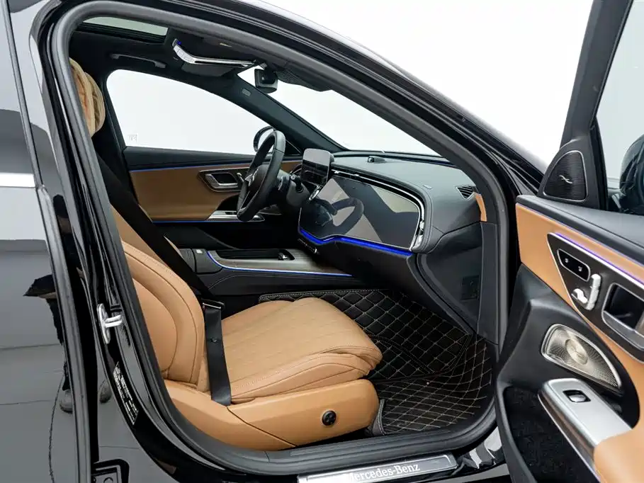 Mercedes-Benz E-Class 2025 — фото 18
