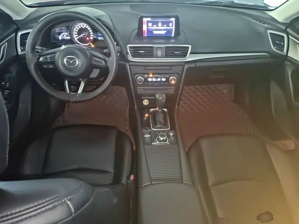 Mazda 3 Axela 2018 — фото 10