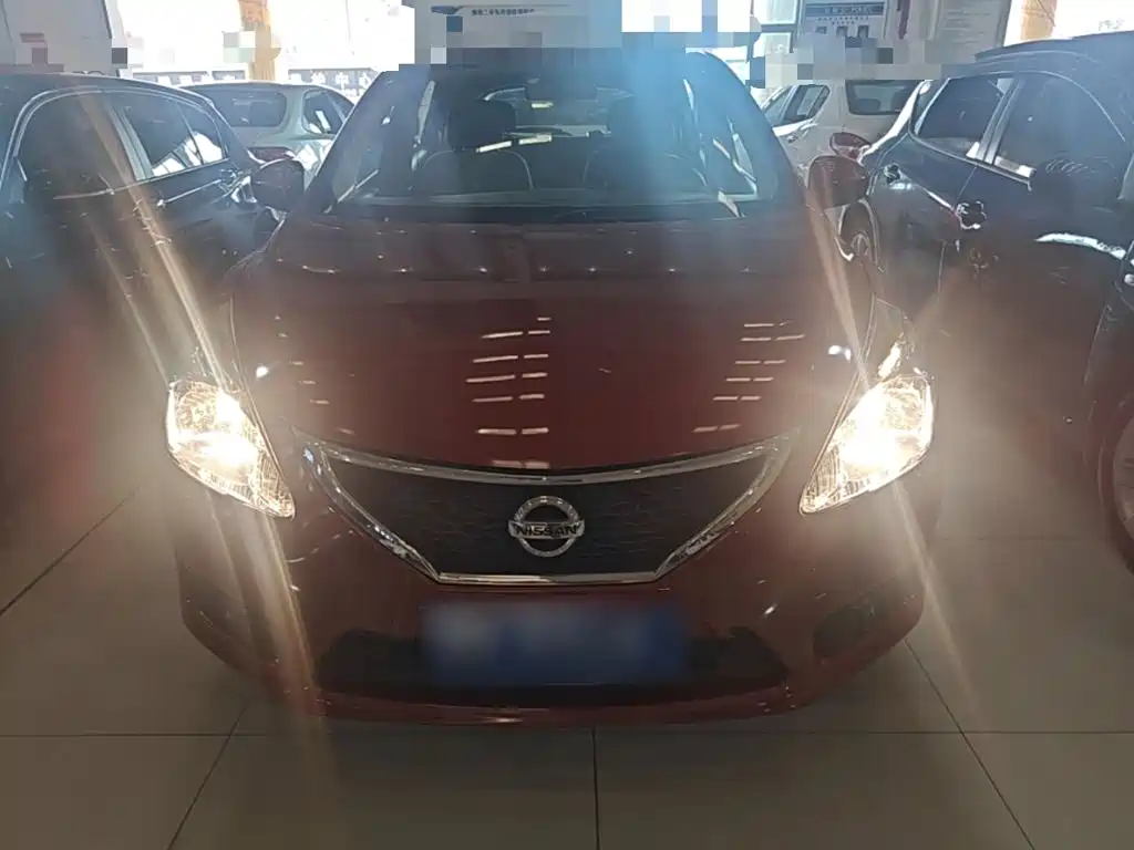 Nissan Tiida 2015
