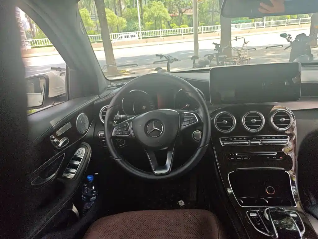 Mercedes-Benz GLC 2017 — фото 11
