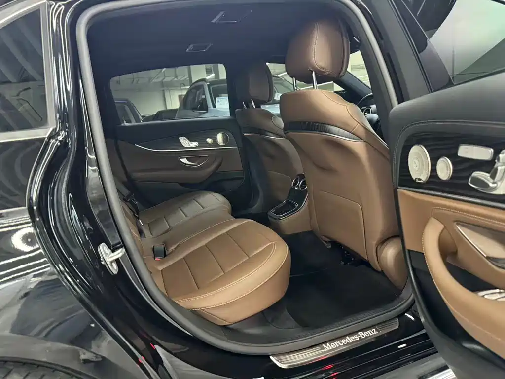 Mercedes-Benz E-Class 2022 — фото 14