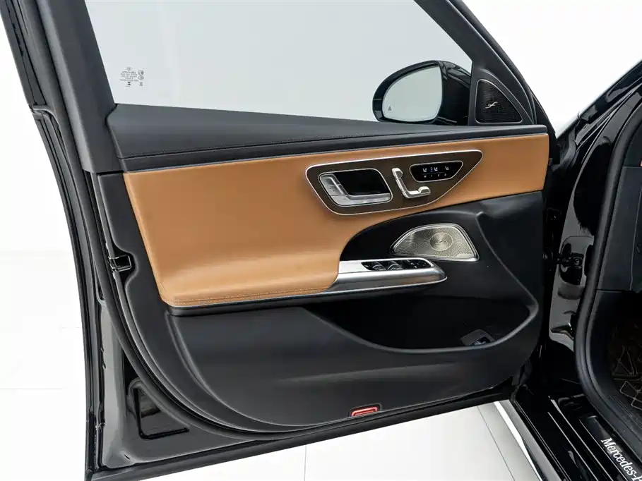 Mercedes-Benz E-Class 2025 — фото 16
