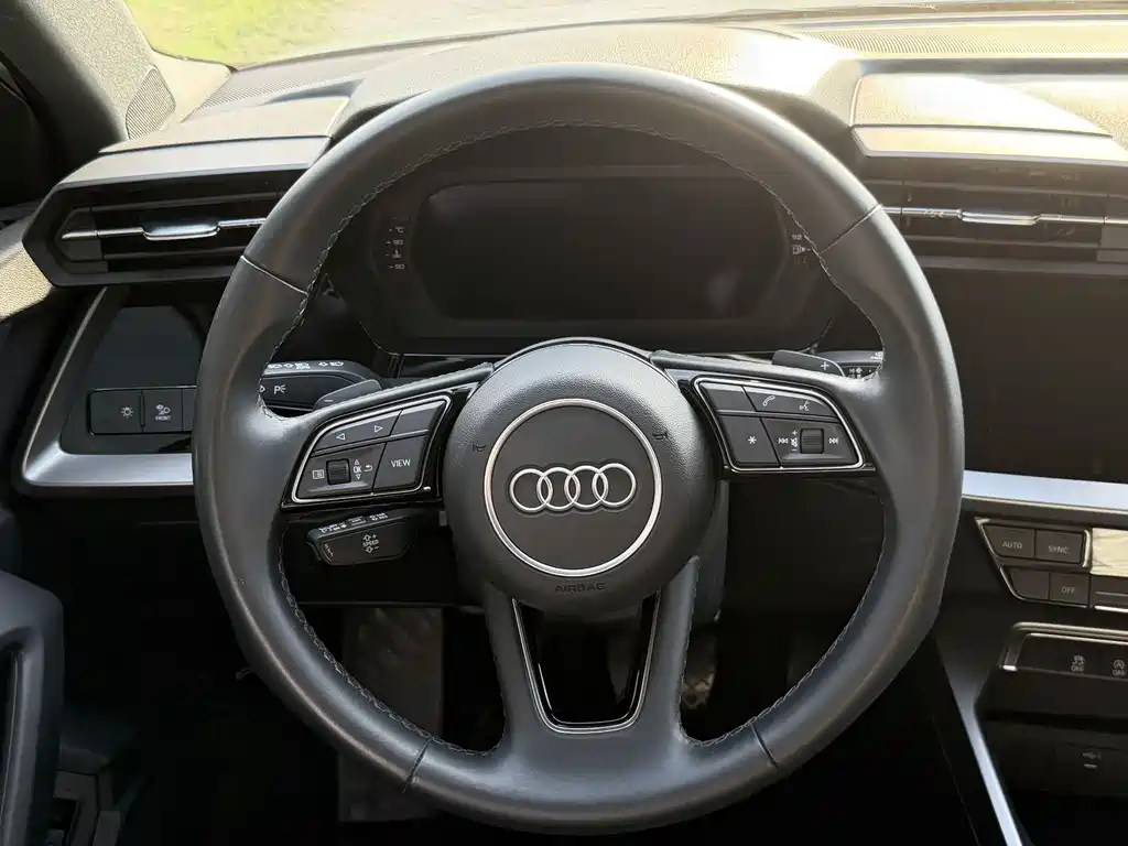 Audi A3 2023 — фото 10