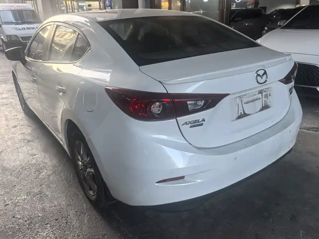 Mazda 3 Axela 2020 — фото 11