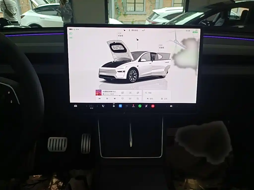 Tesla Model Y L 2025 — фото 18