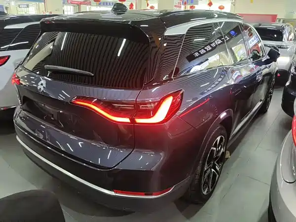 NIO ES8 2021