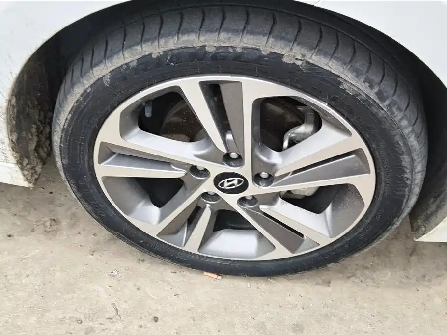 Hyundai Elantra 2016 — фото 6