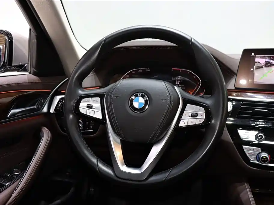 BMW 5 Series 2020 — фото 13
