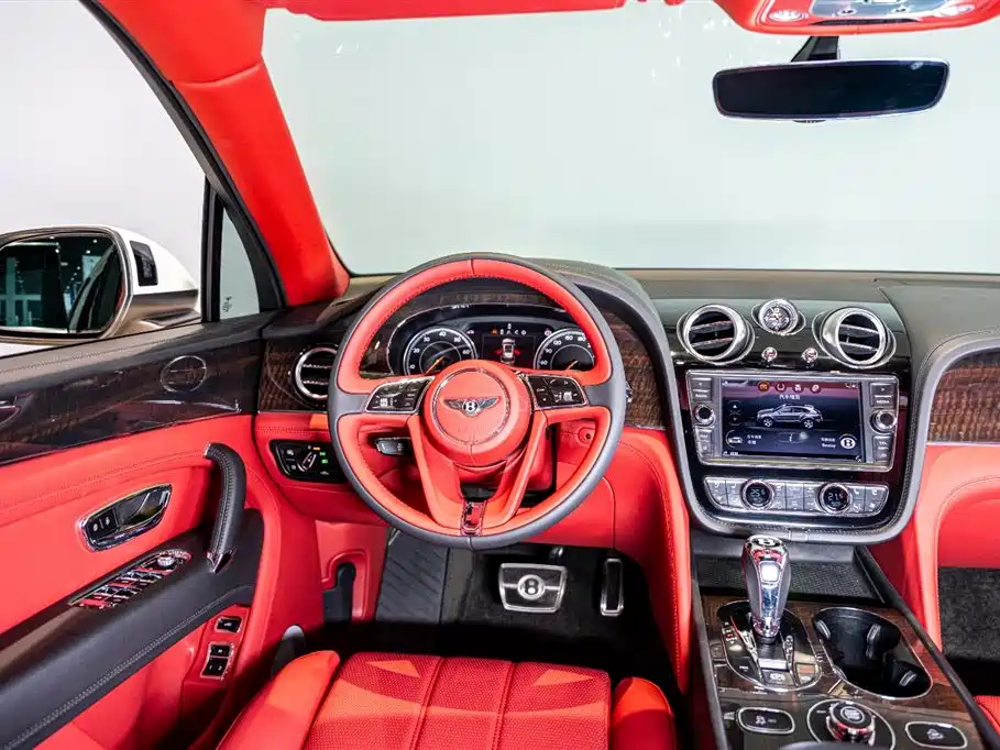 Bentley Bentayga 2018 — фото 12