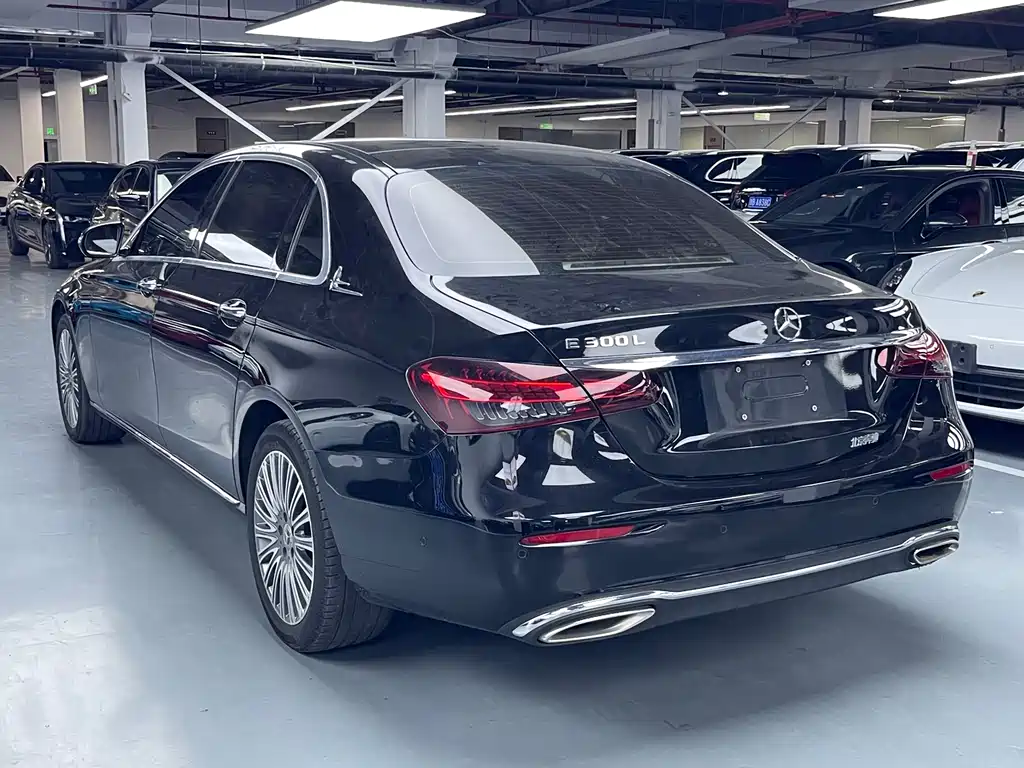 Mercedes-Benz E-Class 2022 — фото 17