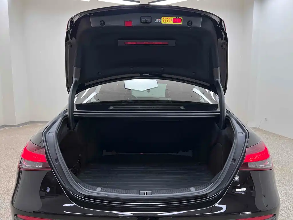 Mercedes-Benz E-Class 2023 — фото 28